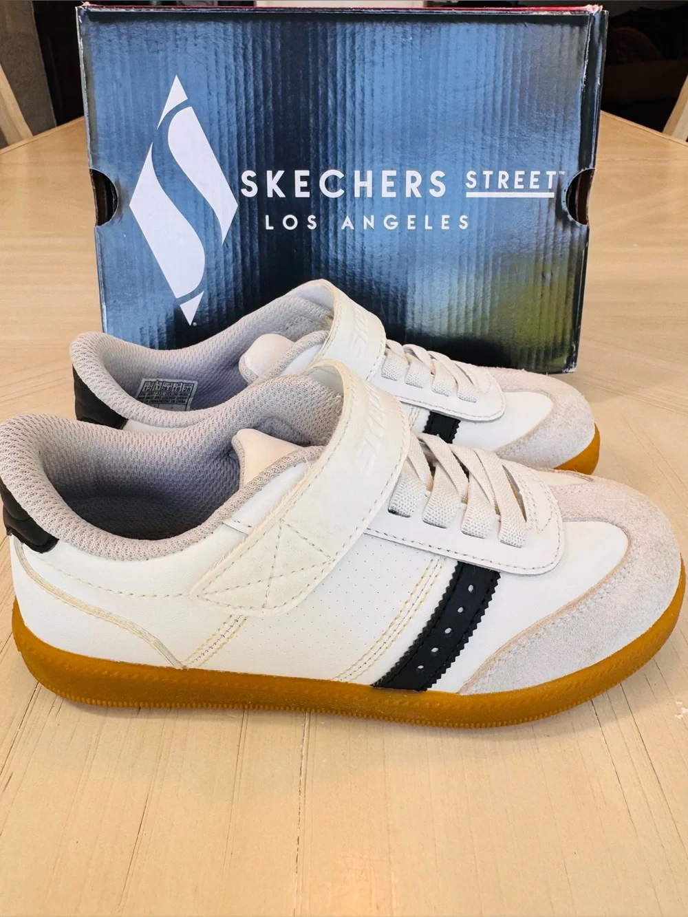 Skechers Zinger Street White Black Sneakers Kids Size 12 - EUC